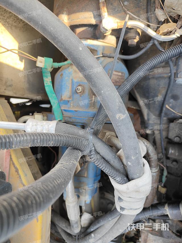 液壓泵艙室正面整體(整機(jī)外觀) 液壓泵艙室正面整體(整機(jī)外觀)