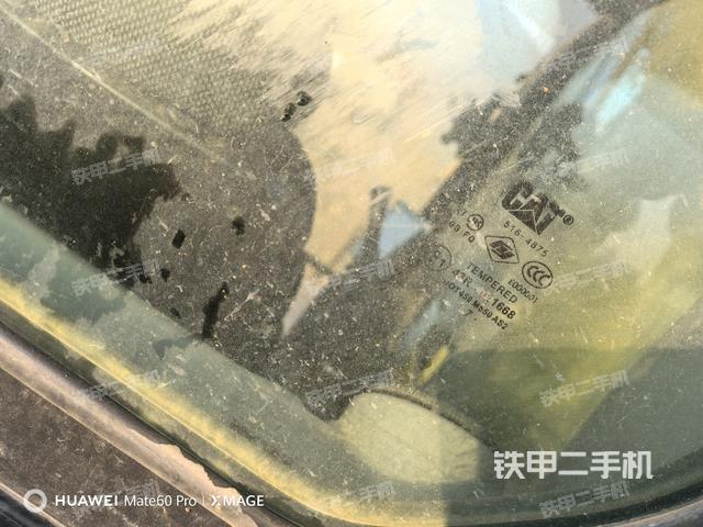 行走控制手柄和踏板?俯拍(駕駛室部分) 行走控制手柄和踏板?俯拍(駕駛室部分)