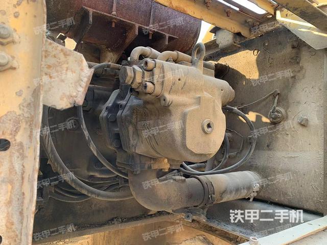 液壓泵艙室正面整體(整機(jī)外觀) 液壓泵艙室正面整體(整機(jī)外觀)
