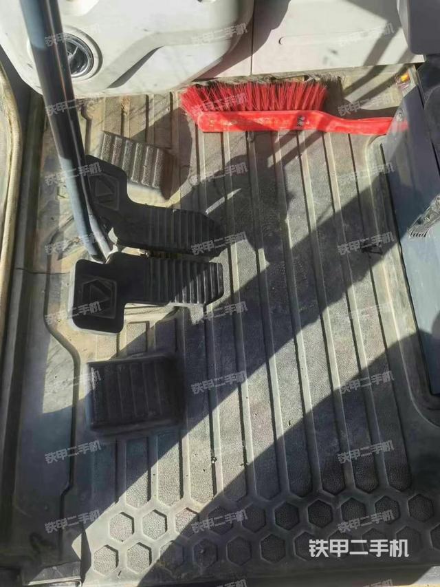 駕駛室整體（整機外觀）