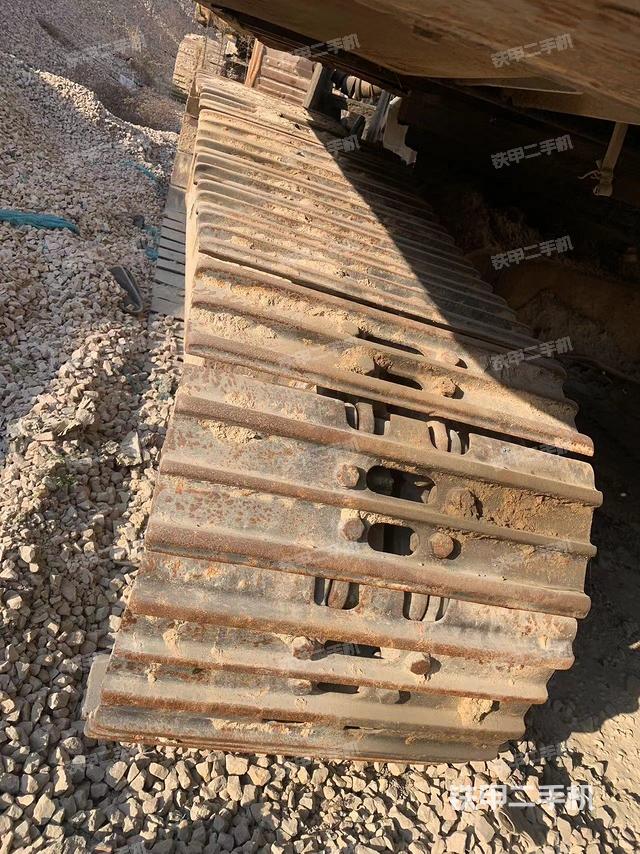 單側(cè)履帶整體(整機(jī)外觀) 單側(cè)履帶整體(整機(jī)外觀)