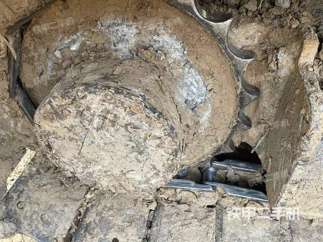 右驅(qū)動輪（行走機(jī)構(gòu)）