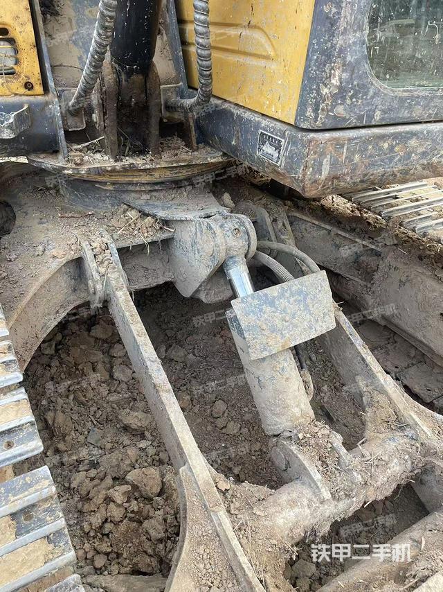 轉(zhuǎn)盤和下車架正前（工作和回轉(zhuǎn)裝置）