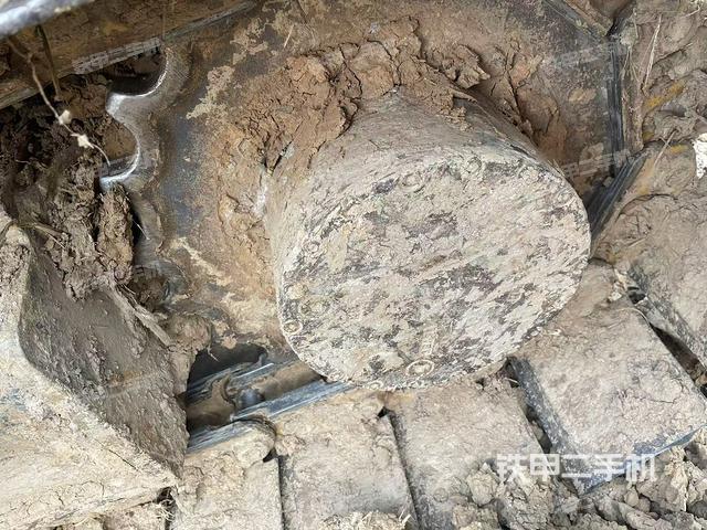 左驅(qū)動輪（行走機(jī)構(gòu)）