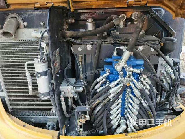 回轉(zhuǎn)馬達和主控閥（整機外觀）