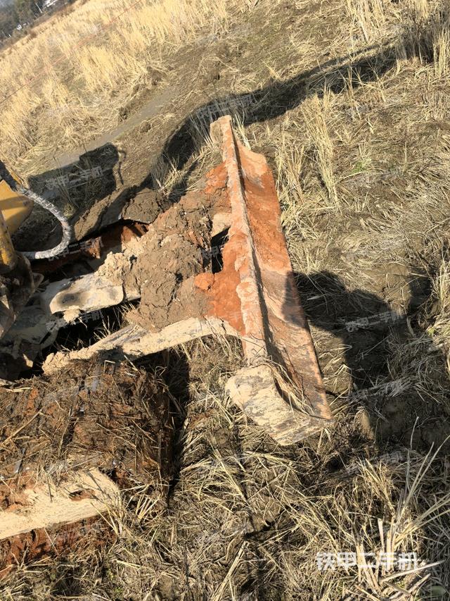 轉(zhuǎn)盤和下車架正前（工作和回轉(zhuǎn)裝置）