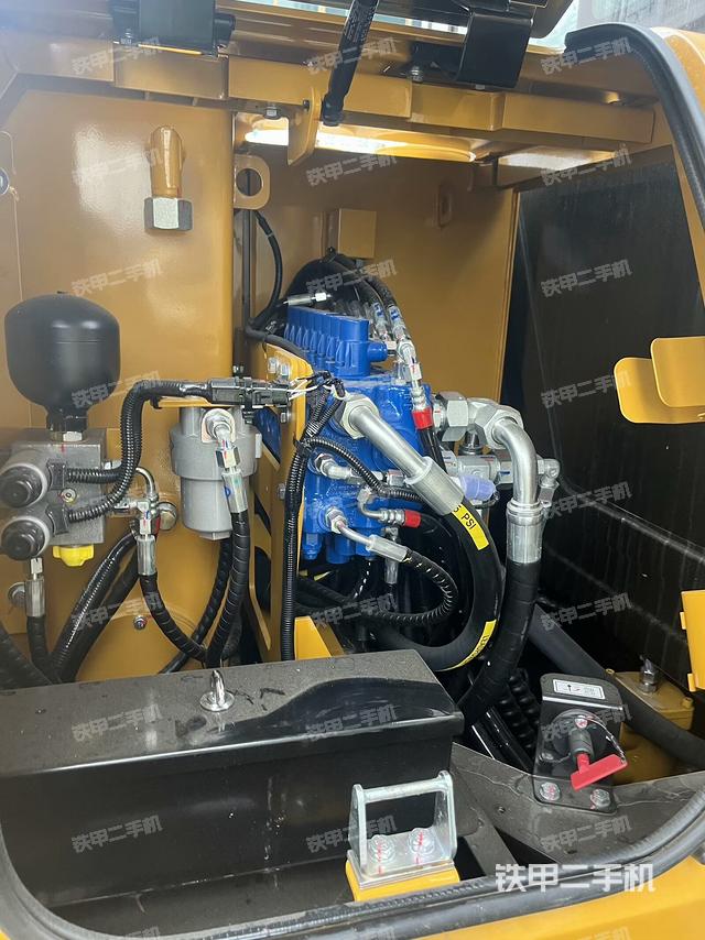 回轉(zhuǎn)馬達和主控閥（整機外觀）