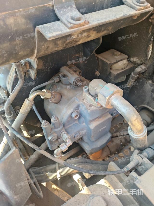 液壓泵艙室正面整體(整機(jī)外觀) 液壓泵艙室正面整體(整機(jī)外觀)