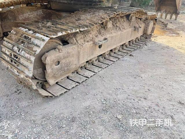 左側(cè)履帶整體?(行走機(jī)構(gòu)) 左側(cè)履帶整體?(行走機(jī)構(gòu))