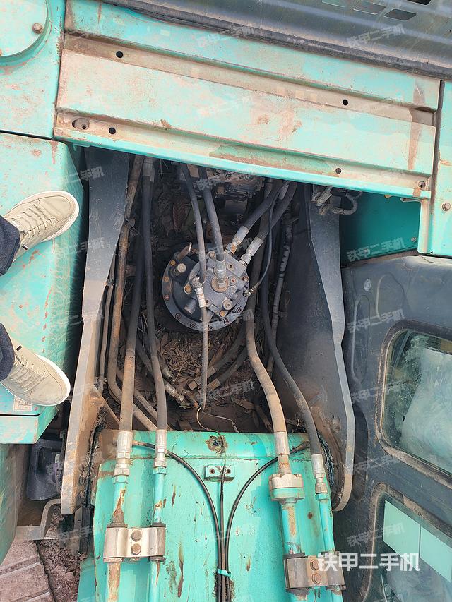 回转马达和主控阀（整机外观）