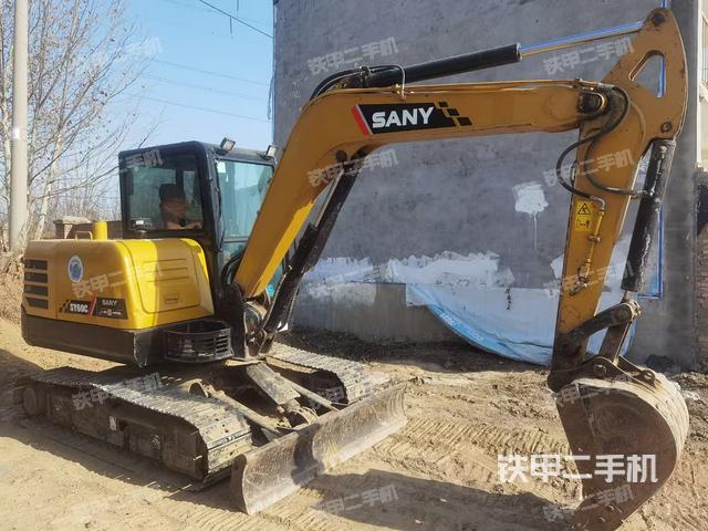 駕駛室頂部(整機外觀) 駕駛室頂部(整機外觀)