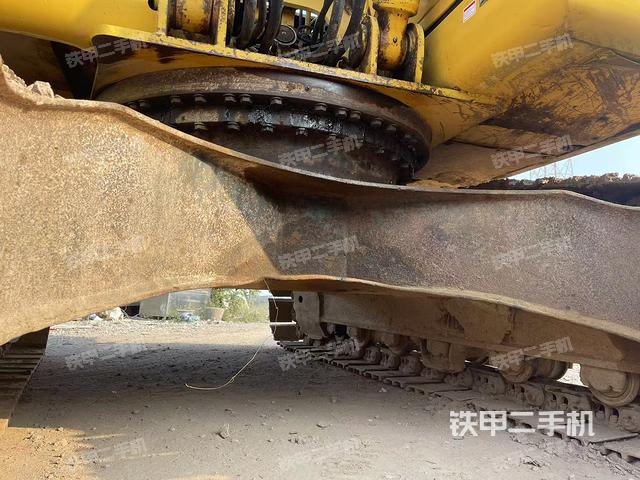 轉(zhuǎn)盤和下車架正前(工作和回轉(zhuǎn)裝置) 轉(zhuǎn)盤和下車架正前(工作和回轉(zhuǎn)裝置)