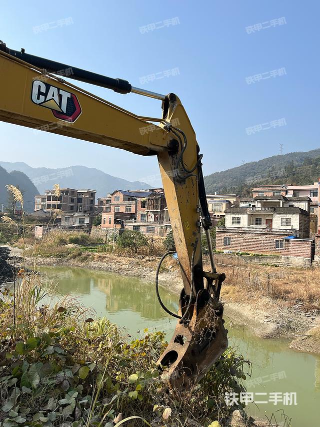 回转马达和主控阀（整机外观）