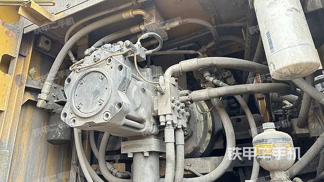 液壓泵艙室正面整體(整機外觀) 液壓泵艙室正面整體(整機外觀)