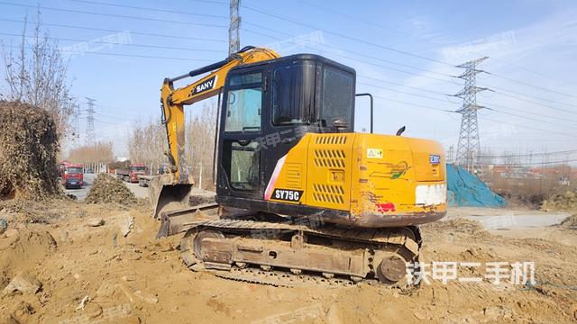 駕駛室頂部(整機外觀) 駕駛室頂部(整機外觀)