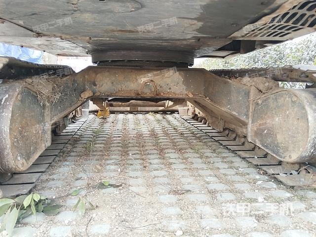 回转马达和主控阀（整机外观）