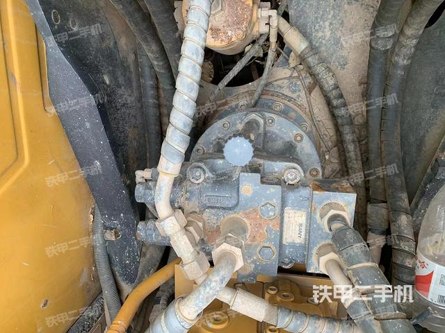 回轉(zhuǎn)馬達(dá)和主控閥（整機(jī)外觀）