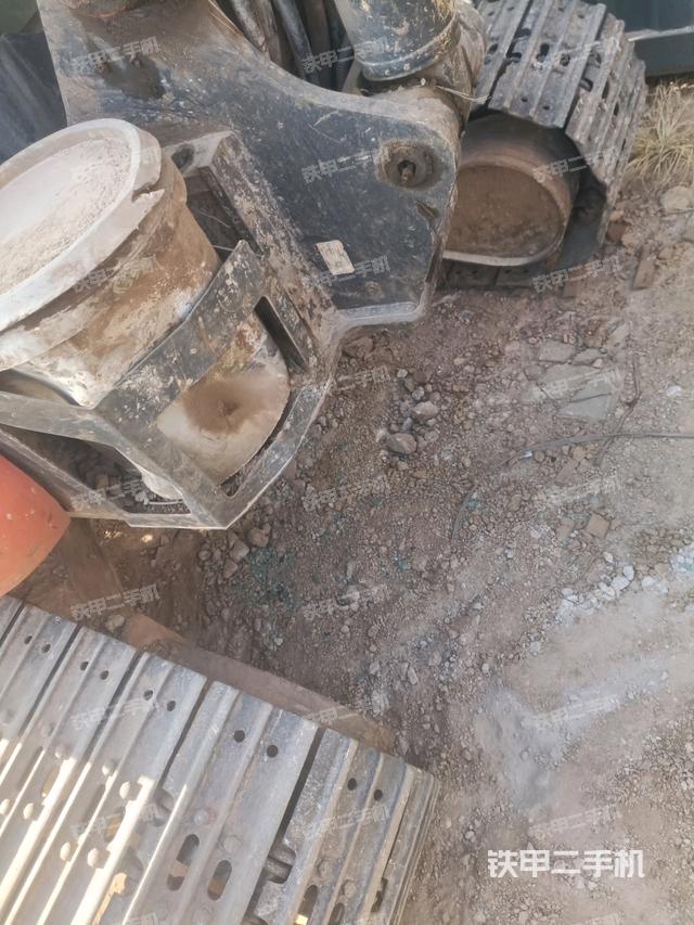 轉(zhuǎn)盤和下車架正前（工作和回轉(zhuǎn)裝置）