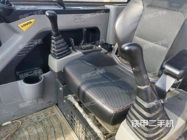 駕駛室整體（整機外觀）