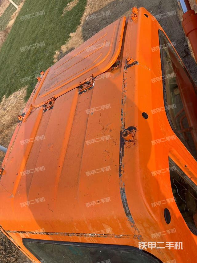 驾驶室顶部（整机外观）