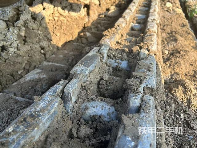 單側(cè)履帶整體（整機外觀）