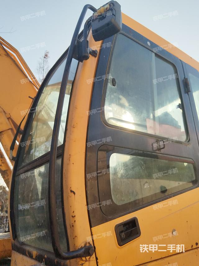 駕駛室整體（整機(jī)外觀）