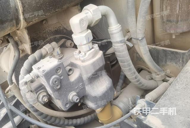 液壓泵艙室正面整體(整機(jī)外觀) 液壓泵艙室正面整體(整機(jī)外觀)