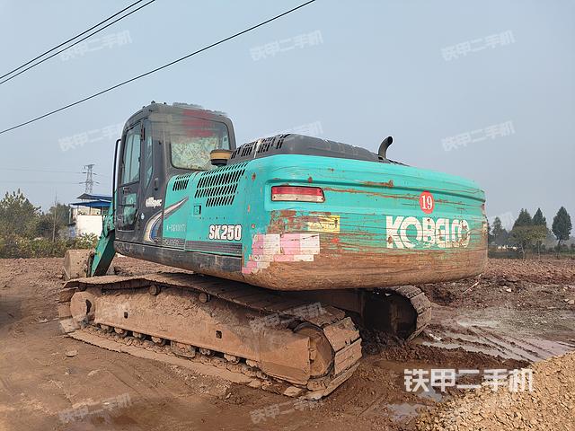 驾驶室顶部（整机外观）