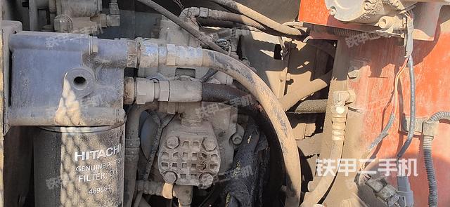 液压泵舱室正面整体（整机外观）