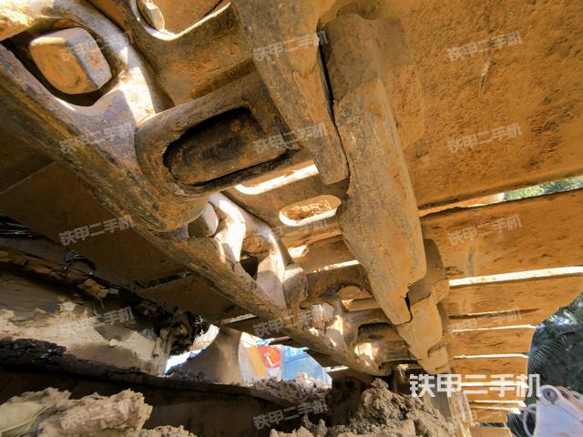 右驅(qū)動輪（行走機(jī)構(gòu)）