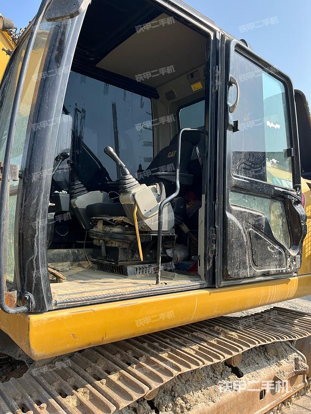 驾驶室顶部（整机外观）