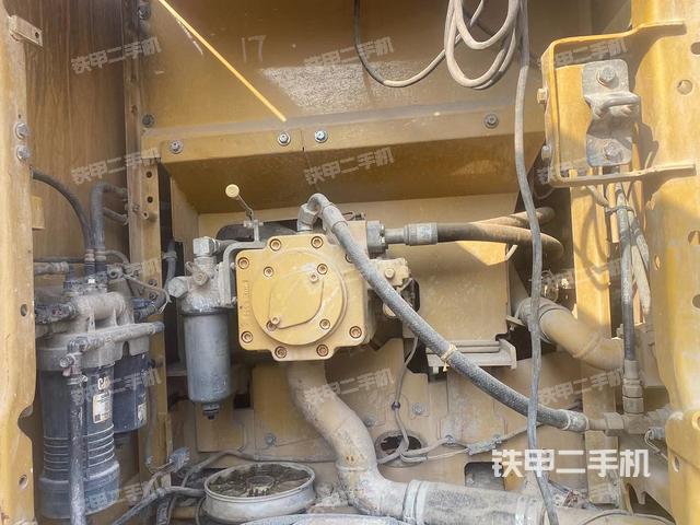 液壓泵艙室正面整體(整機(jī)外觀) 液壓泵艙室正面整體(整機(jī)外觀)