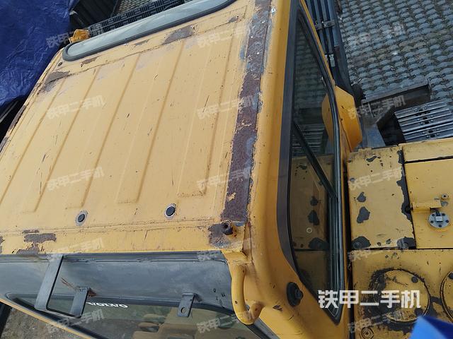 驾驶室顶部（整机外观）