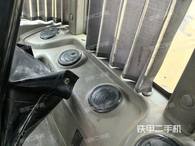 后窗玻璃角標(biāo)（駕駛室部分）