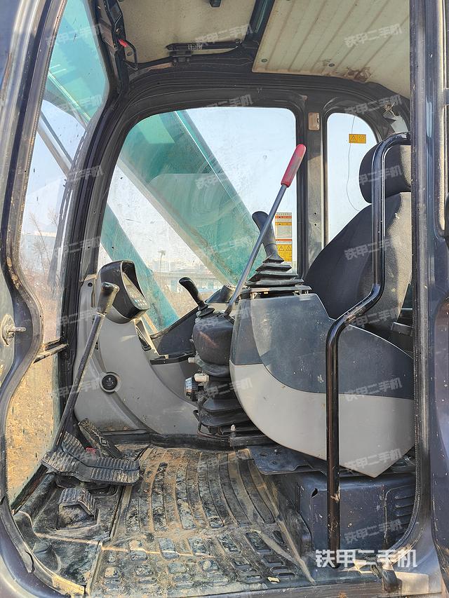 驾驶室整体（整机外观）