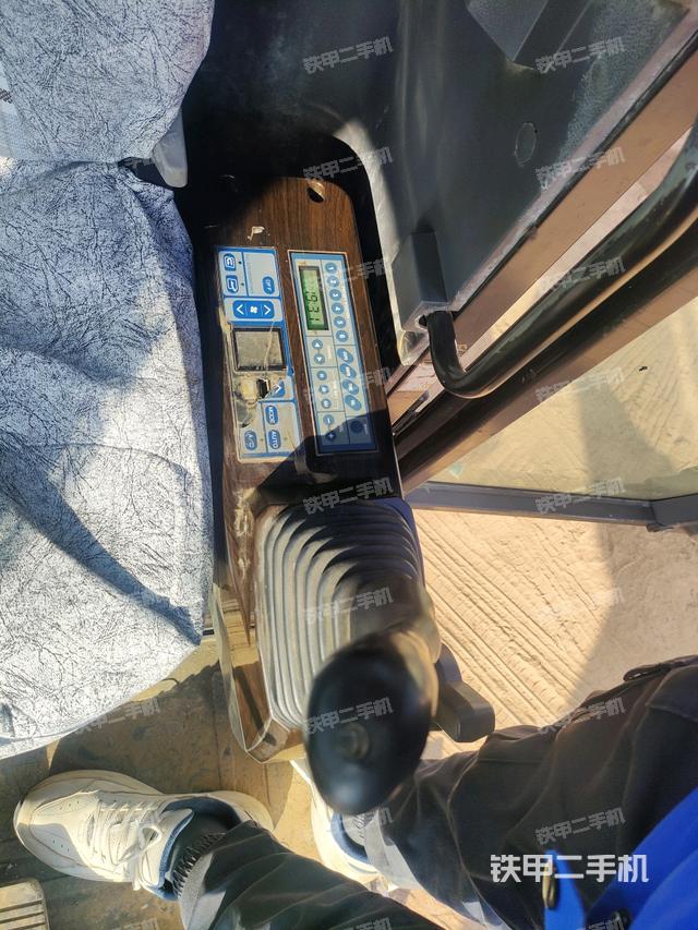 座椅左側(cè)控制臺/音響/含左手柄（駕駛室部分）