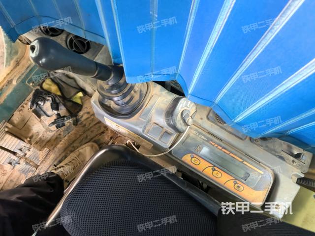 座椅右側(cè)控制臺(tái)/鑰匙門(mén)/油門(mén)/含右手柄（駕駛室部分）