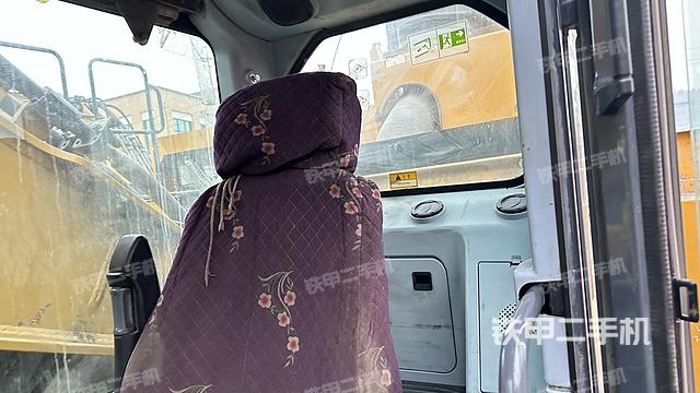 駕駛室整體(整機外觀) 駕駛室整體(整機外觀)