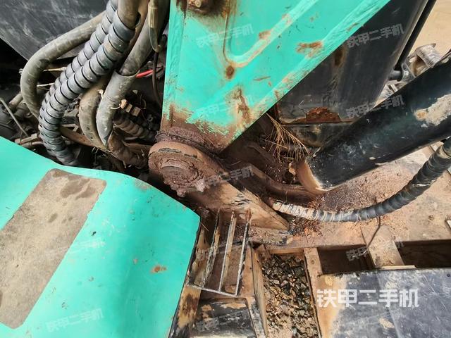 回转马达和主控阀（整机外观）