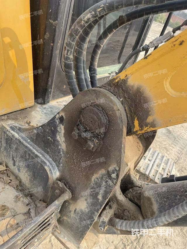 大臂根部?斜（工作和回轉(zhuǎn)裝置）