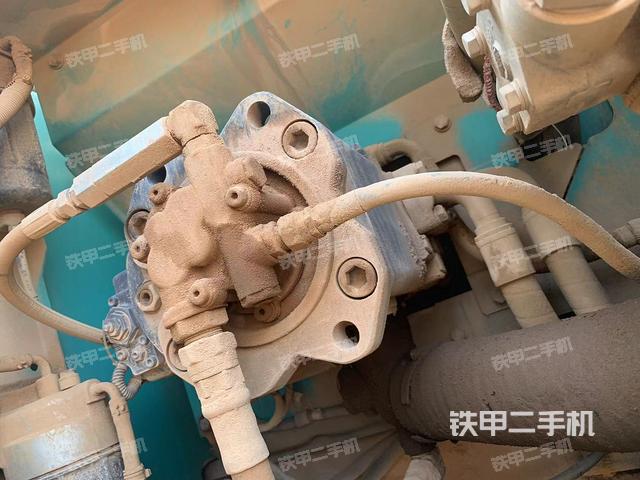 液壓泵艙室正面整體(整機(jī)外觀) 液壓泵艙室正面整體(整機(jī)外觀)