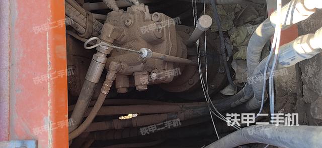 回转马达和主控阀（整机外观）