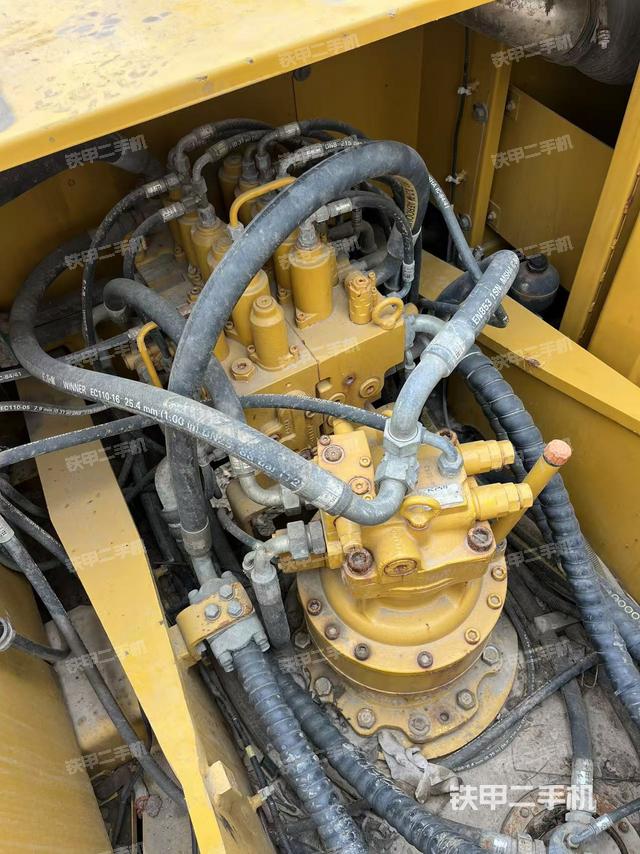 回转马达和主控阀（整机外观）