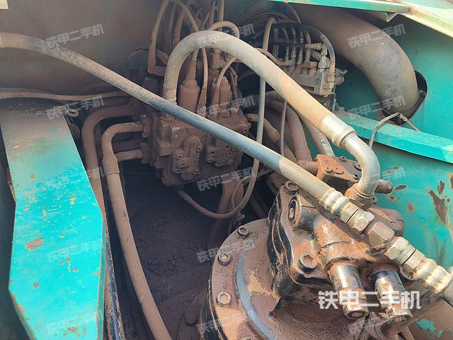 回转马达和主控阀（整机外观）