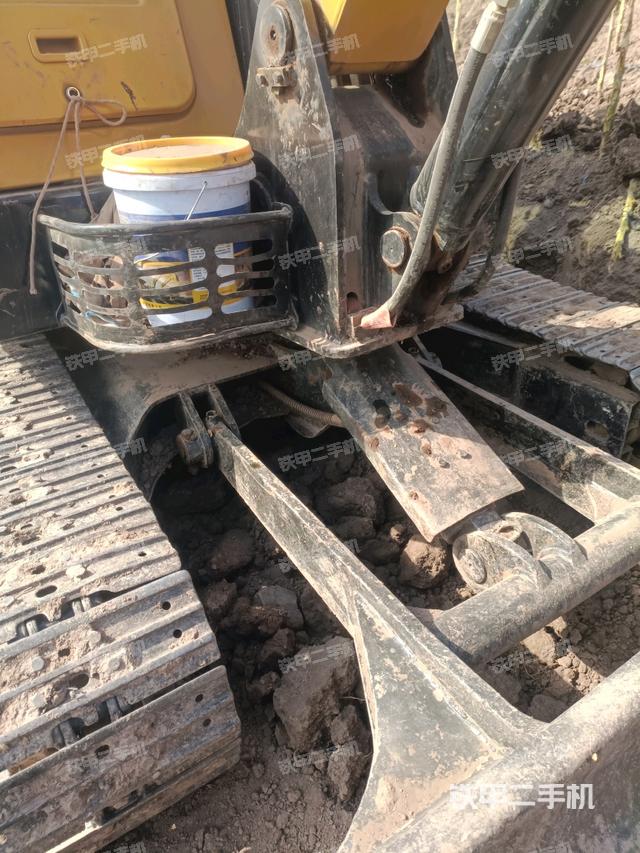 轉(zhuǎn)盤和下車架正前（工作和回轉(zhuǎn)裝置）