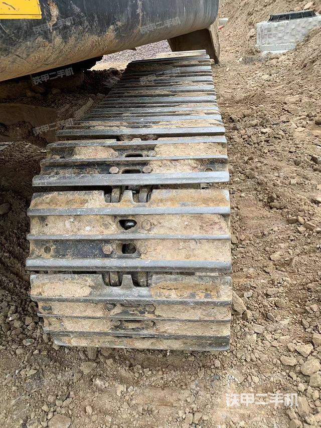 單側(cè)履帶整體（整機(jī)外觀）