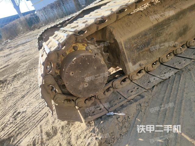 右驅(qū)動輪（行走機構(gòu)）