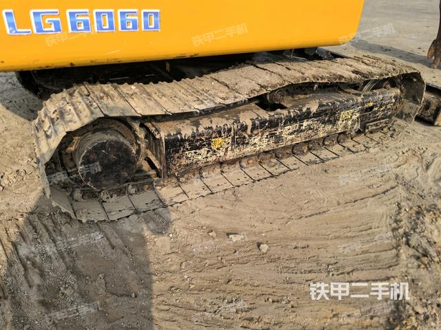 右側(cè)履帶整體?（行走機(jī)構(gòu)）