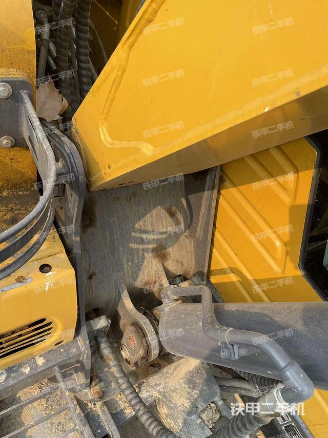 大臂根部?斜（工作和回轉(zhuǎn)裝置）