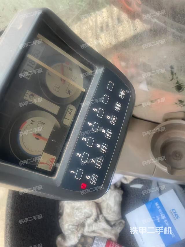 駕駛室整體(整機外觀) 駕駛室整體(整機外觀)